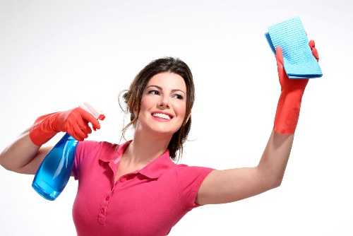 Cleaner preparing a W6 home for a deep cleaning appointment